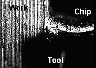 構成刃先”の観察例（旋削）